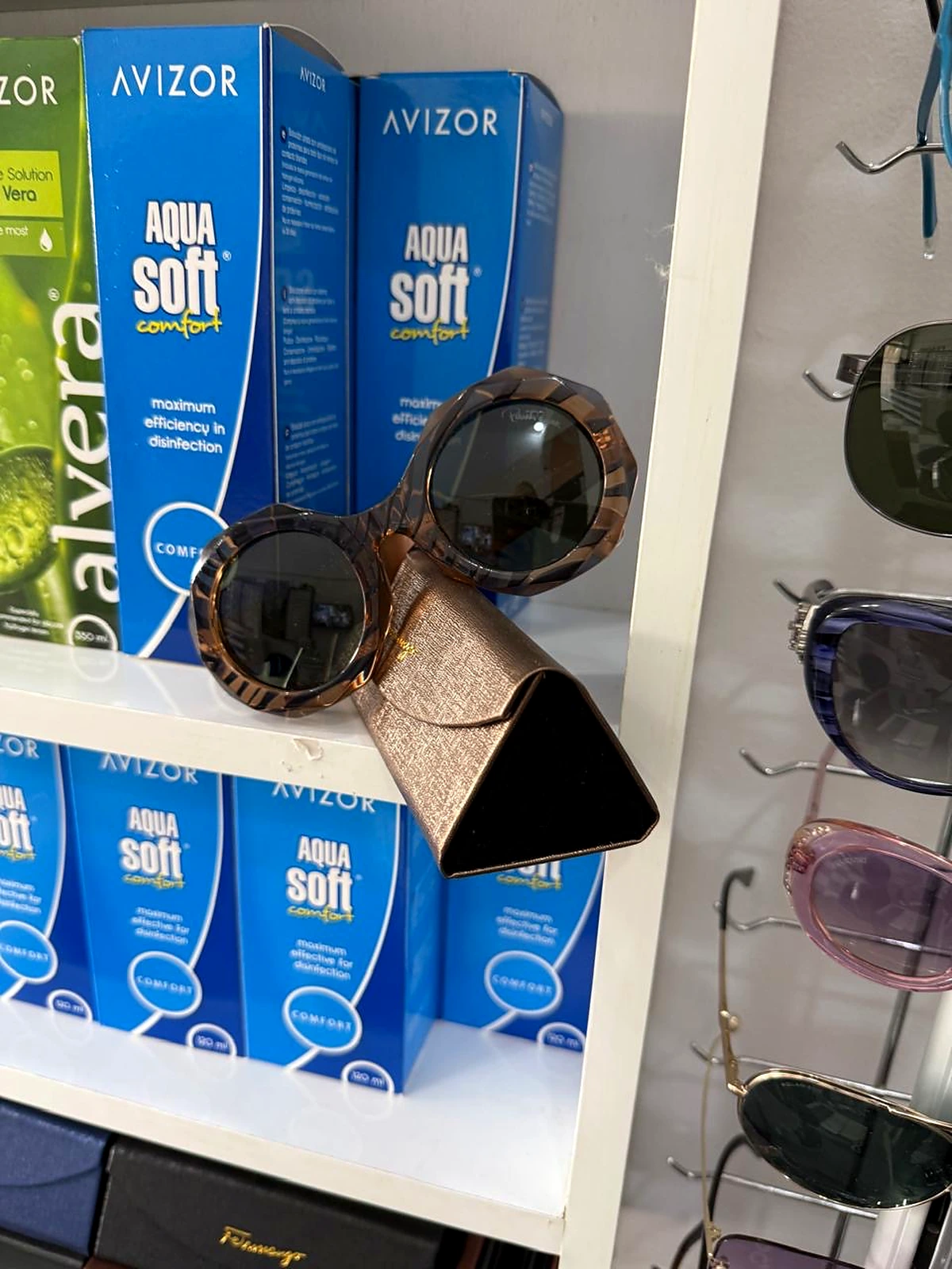 Lunettes solaires et solutions d’entretien